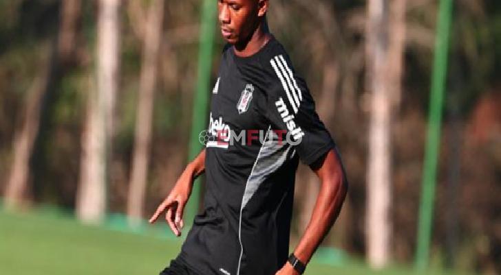 Beşiktaş’ta yeni transfer Djalo görücüye çıktı