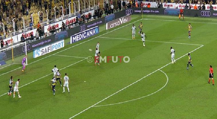 Jhon Duran’dan Zlatan Ibrahimovic vuruşu! Çok az farkla…