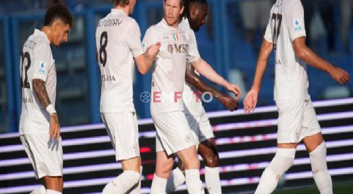 Kevin De Bruyne kusursuz attı Napoli, Sassuolo’yu devirdi