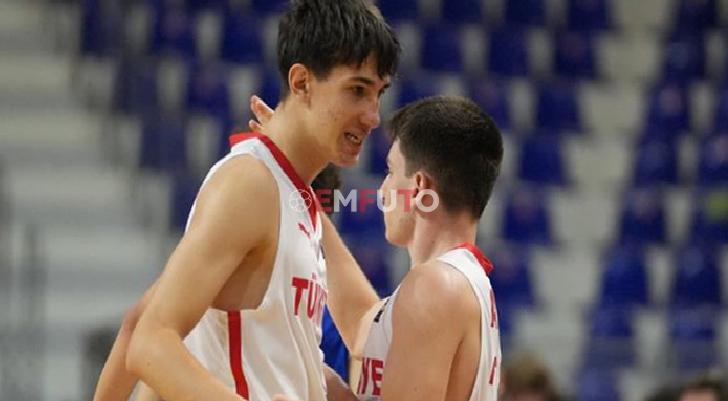 U16 ulusallar gösteriyle çeyrek finalde