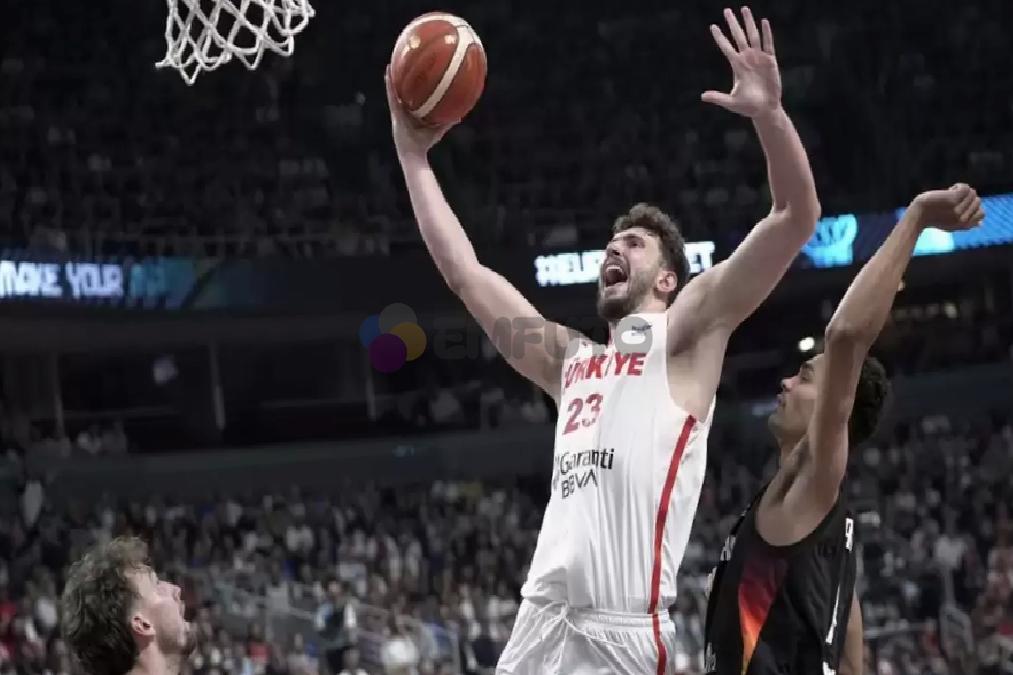 avrupada-gundem-12-dev-adam-turkiye-almanya-finali-mansetlerde-0-yjGOtJbC Avrupa'da gündem 12 Dev Adam! Türkiye - Almanya finali manşetlerde...