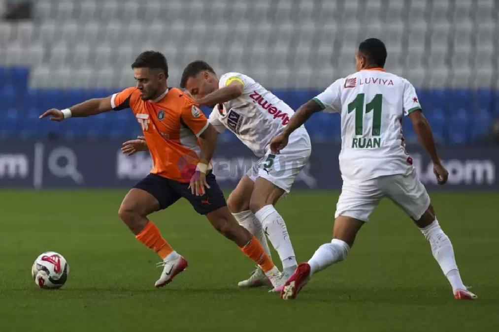 basaksehir-alanyaspor-1-1-mac-sonucu-yazili-ozet-1-GIILlIPh Başakşehir-Alanyaspor: 1-1 (Maç sonucu-yazılı özet)