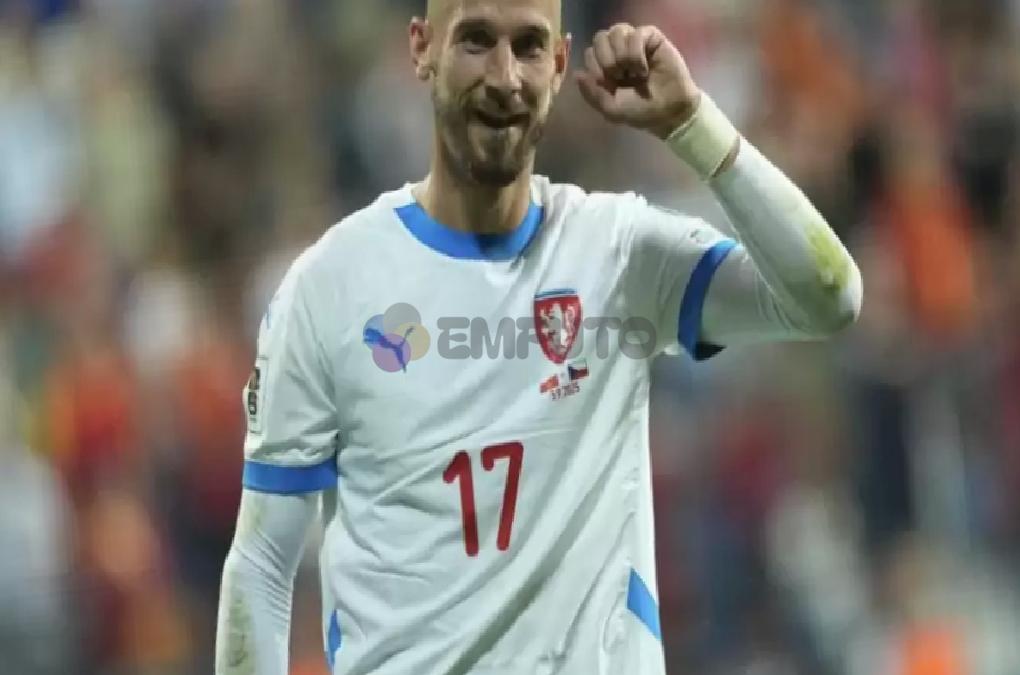 besiktasin-yeni-transferi-golunu-atti-cekya-kazandi-0-Gwlf7MlM Beşiktaş'ın yeni transferi golünü attı! Çekya kazandı...
