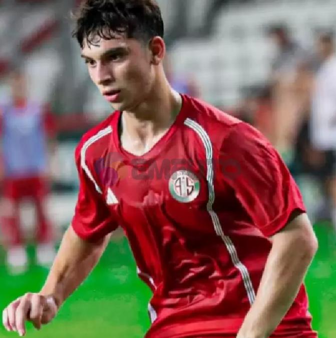 emre-belozoglu-acikladi-avrupa-devi-turk-futbolcuya-kanca-atmis-0-3TX5KvdC Emre Belözoğlu açıkladı! Avrupa devi Türk futbolcuya kanca atmış