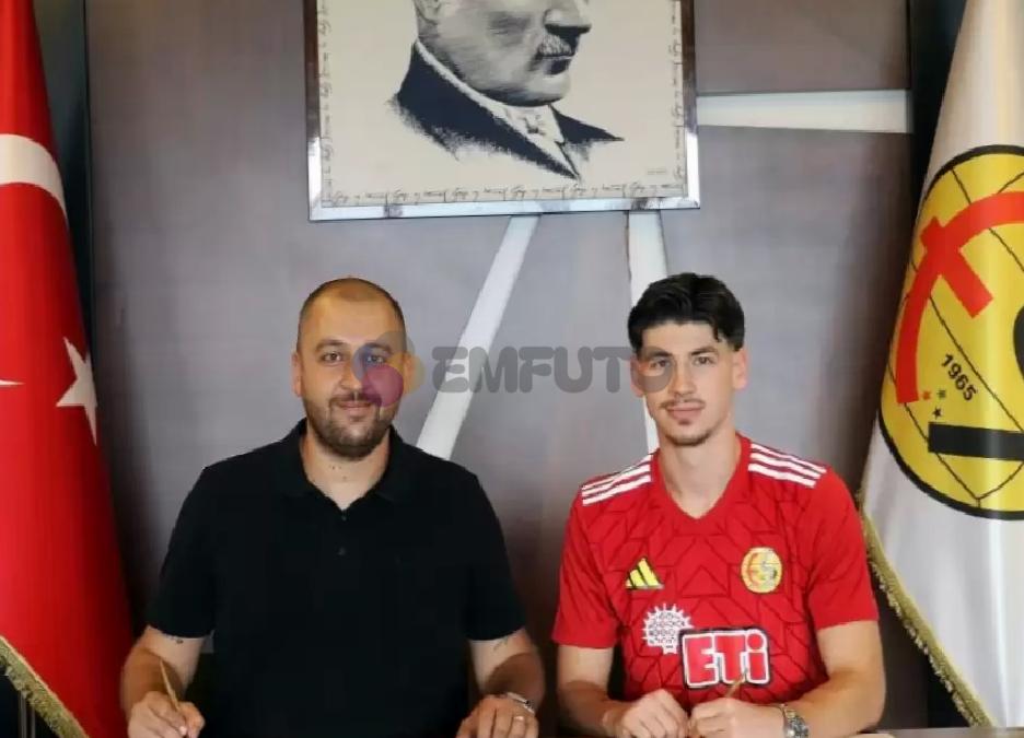 eskisehirspora-ustun-ligden-transfer-resmi-imzayi-atti-0-UkdqpJ2K Eskişehirspor'a Üstün Lig'den transfer! Resmi imzayı attı