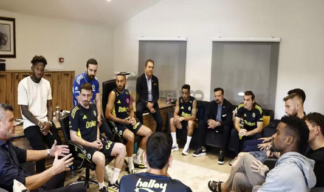 fenerbahce-baskani-sadettin-saran-samandirada-futbolcularla-toplanti-yapti-0-haMWlGIr Fenerbahçe Başkanı Sadettin Saran, Samandıra'da futbolcularla toplantı yaptı