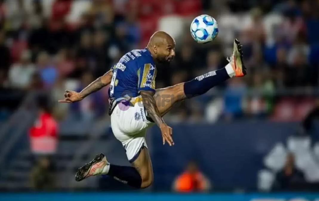 fenerbahce-ve-hull-cityde-yoklari-oynayan-joao-pedro-meksikayi-ayaga-kaldirdi-3-EPspSrwS Fenerbahçe ve Hull City'de yokları oynayan Joao Pedro, Meksika'yı ayağa kaldırdı