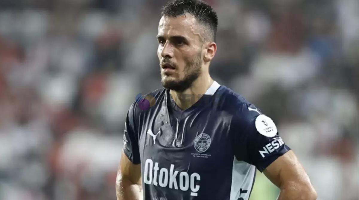 fenerbahcede-kiralik-ask-alevlendi-transferi-icin-takip-basladi-0-KdFV7NG9 Fenerbahçe'de kiralık aşk alevlendi! Transferi için takip başladı...