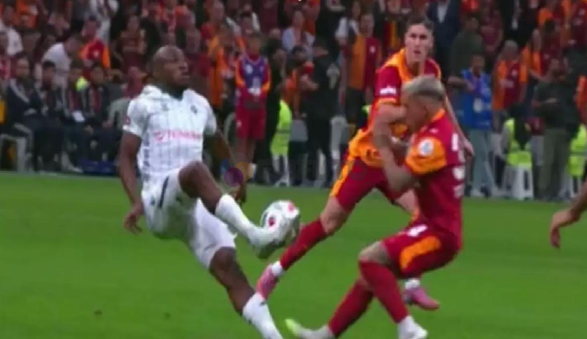 galatasaray-konyaspor-macinin-tartismali-durumlarina-trio-son-noktayi-koydu-0-I4QnLUTd Galatasaray - Konyaspor maçının tartışmalı durumlarına Trio son noktayı koydu!