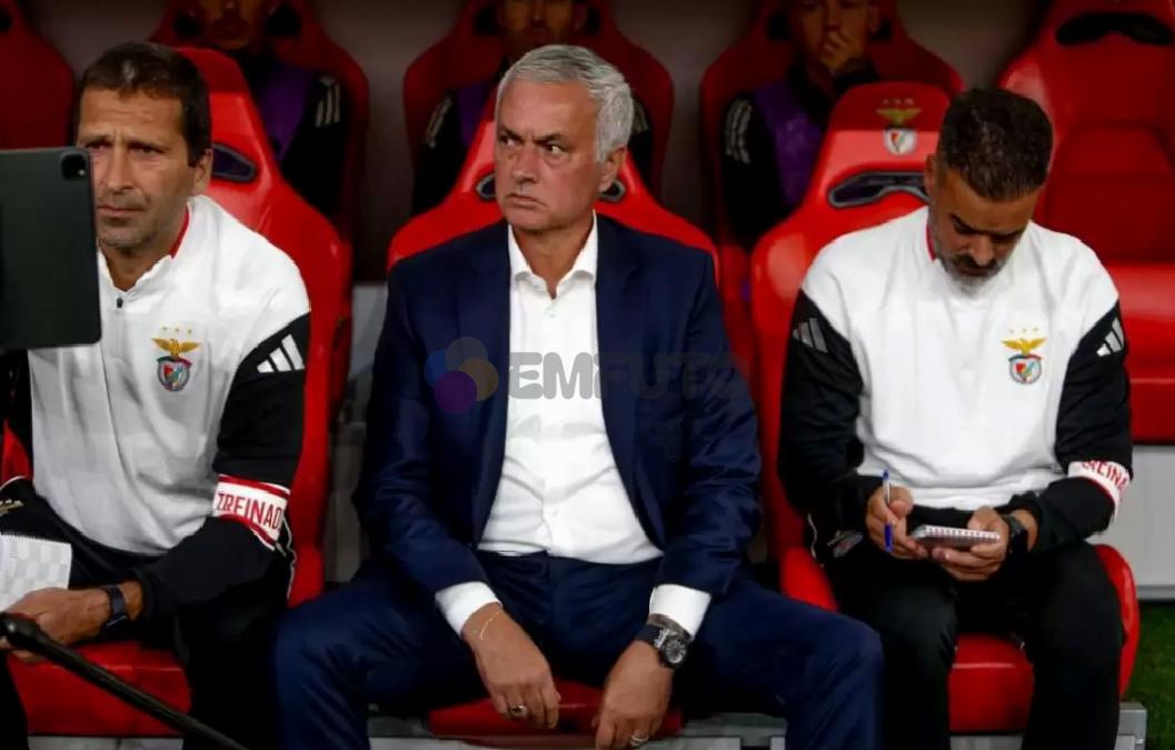mourinhonun-yakinmalari-erken-basladi-adaletsiz-haksiz-0-OKByPAia Mourinho'nun yakınmaları erken başladı: "Adaletsiz, haksız..."