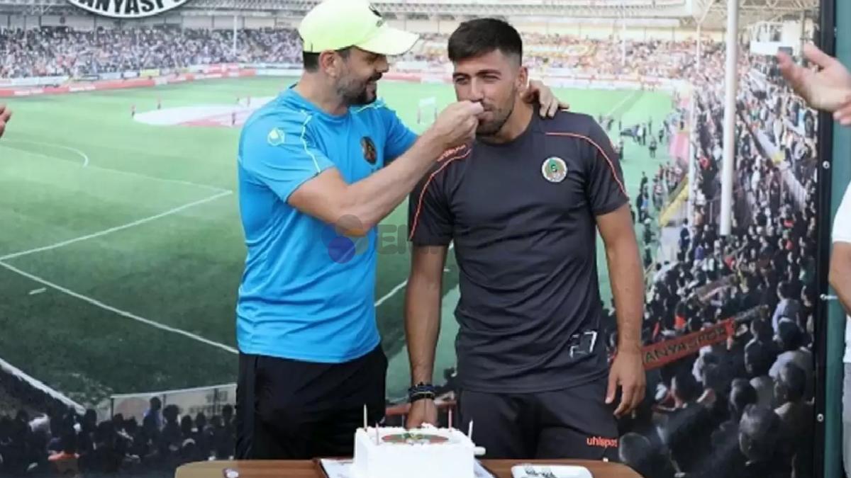 erol-buluttan-flas-fenerbahce-aciklamalari-istemedigim-futbolcular-alindi-1-E1gcBpNO Erol Bulut'tan flaş Fenerbahçe açıklamaları! "İstemediğim futbolcular alındı"