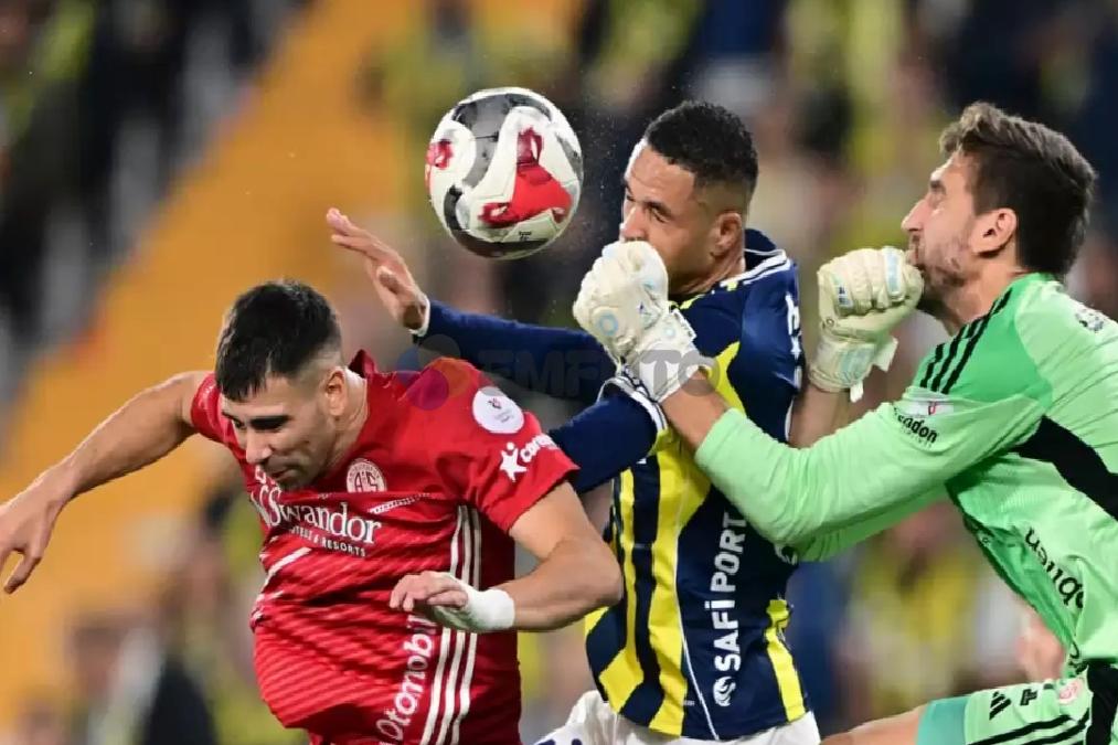 fenerbahcenin-kazandigi-penaltida-karar-yanlissiz-mu-trio-takimi-son-noktayi-koydu-0-kScQreMU Fenerbahçe'nin kazandığı penaltıda karar yanlışsız mu? Trio takımı son noktayı koydu